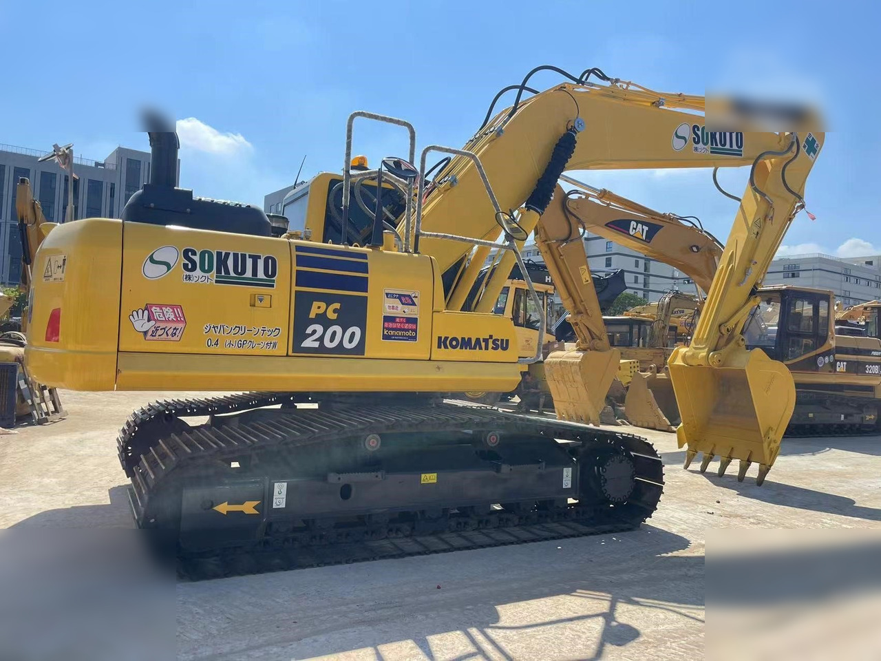 KOMATSU PC200-8 - Máy xúc bánh xích: hình 2 KOMATSU PC200-8 - Máy xúc bánh xích: hình 2