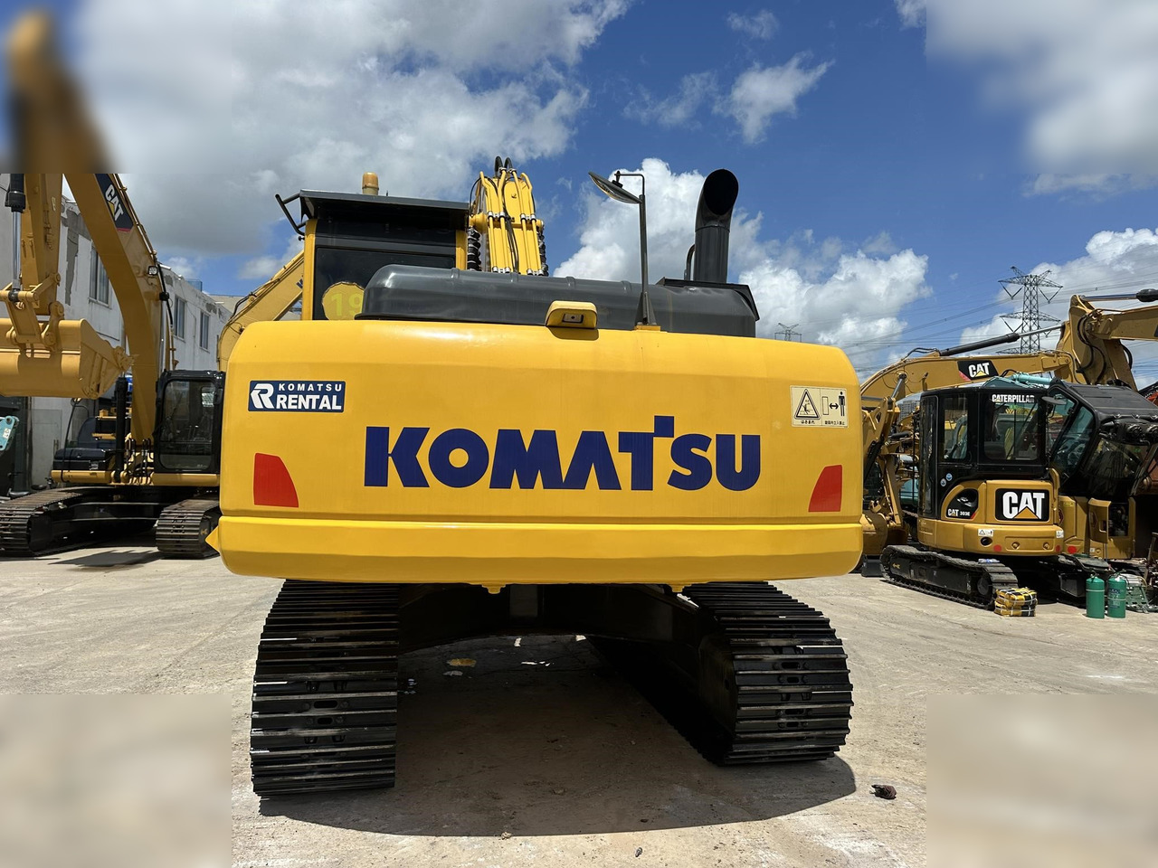 KOMATSU PC200-8 - Máy xúc bánh xích: hình 5 KOMATSU PC200-8 - Máy xúc bánh xích: hình 5