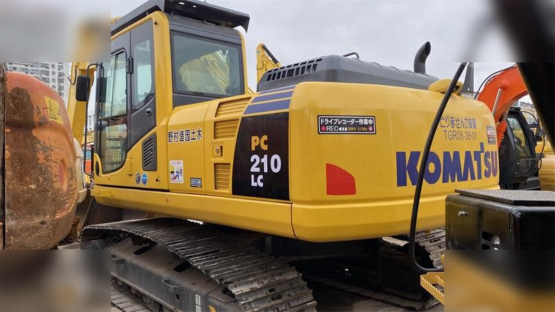 KOMATSU PC210 LC-8 - Máy xúc bánh xích: hình 4 KOMATSU PC210 LC-8 - Máy xúc bánh xích: hình 4