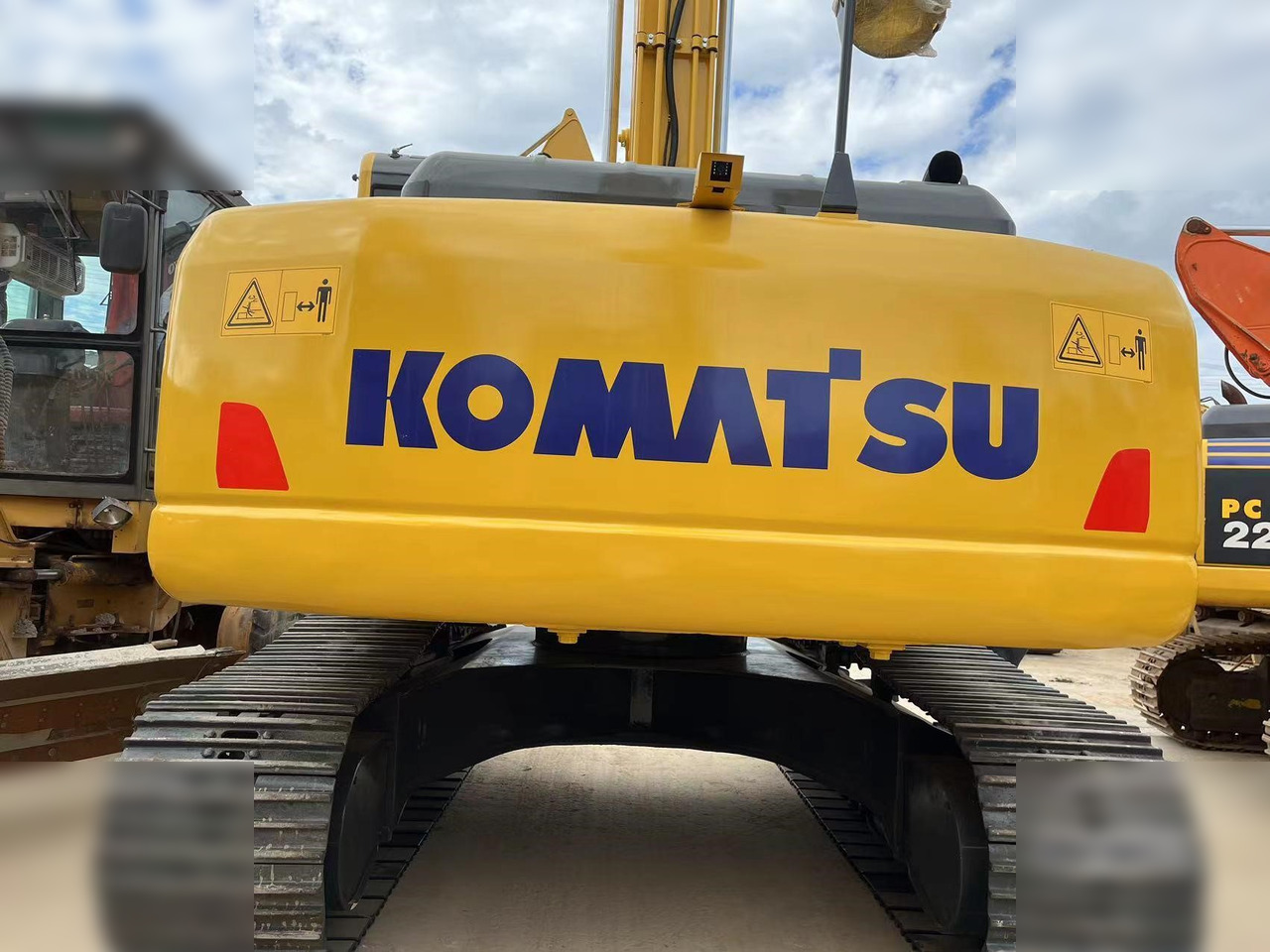 KOMATSU PC210 LC-8 - Máy xúc bánh xích: hình 3 KOMATSU PC210 LC-8 - Máy xúc bánh xích: hình 3