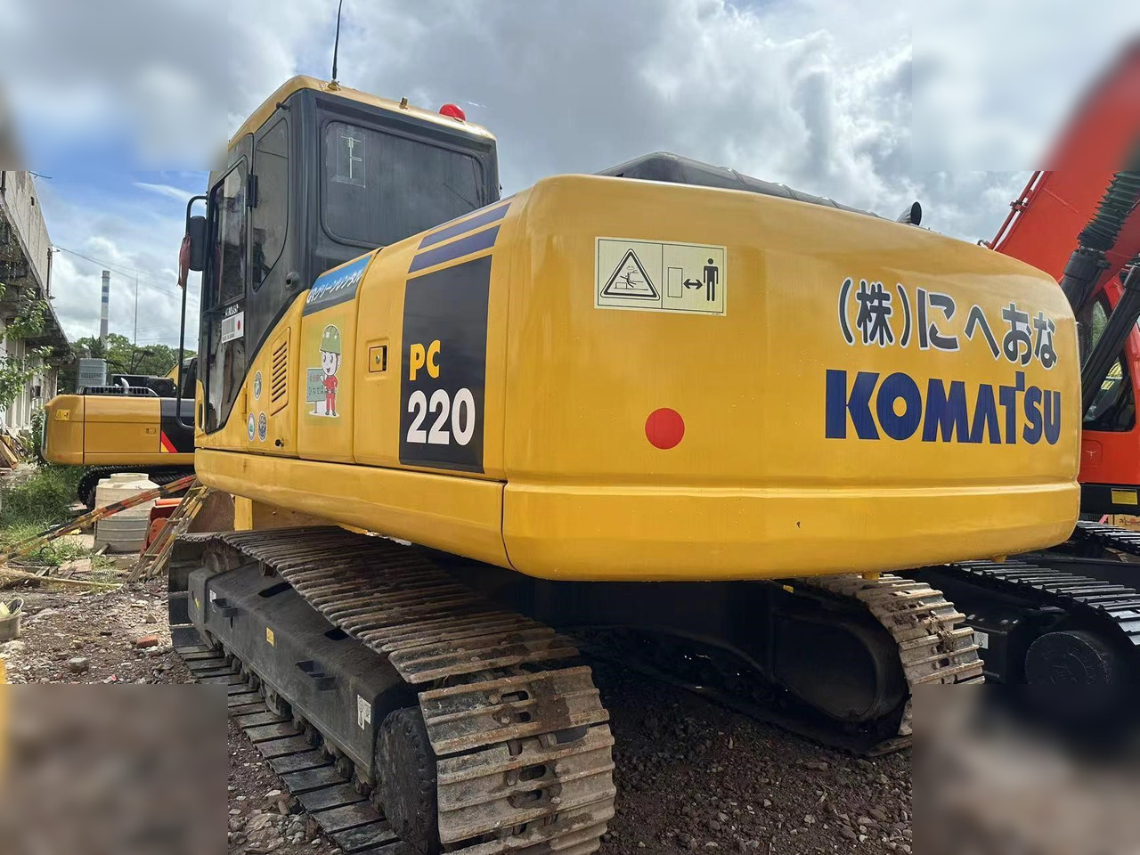 KOMATSU PC220-7 - Máy xúc bánh xích: hình 2 KOMATSU PC220-7 - Máy xúc bánh xích: hình 2
