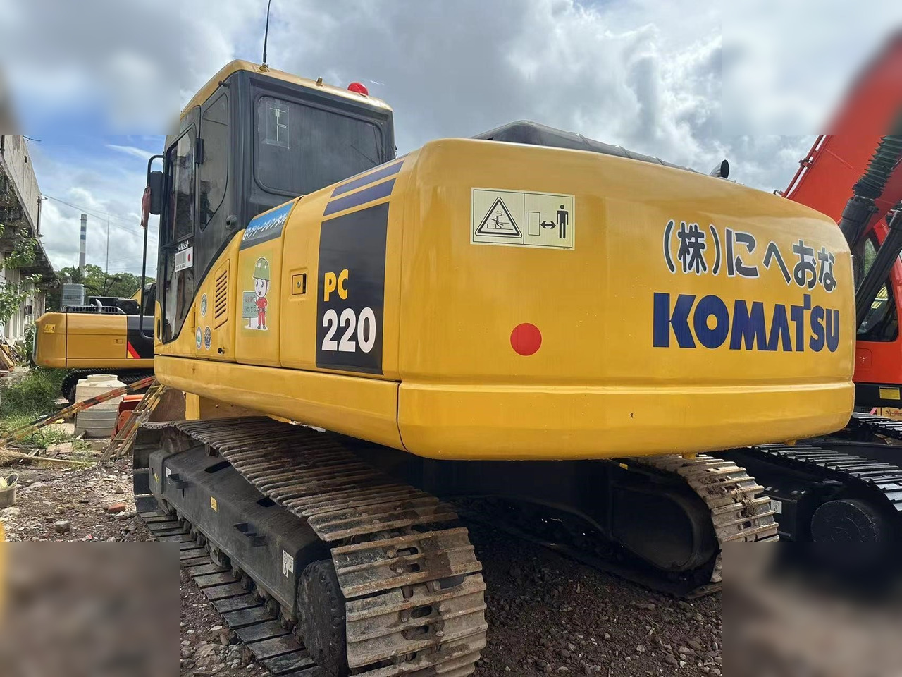KOMATSU PC220-7 - Máy xúc bánh xích: hình 2 KOMATSU PC220-7 - Máy xúc bánh xích: hình 2