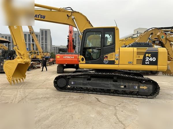KOMATSU PC240 LC-8 - Máy xúc bánh xích: hình 1 KOMATSU PC240 LC-8 - Máy xúc bánh xích: hình 1