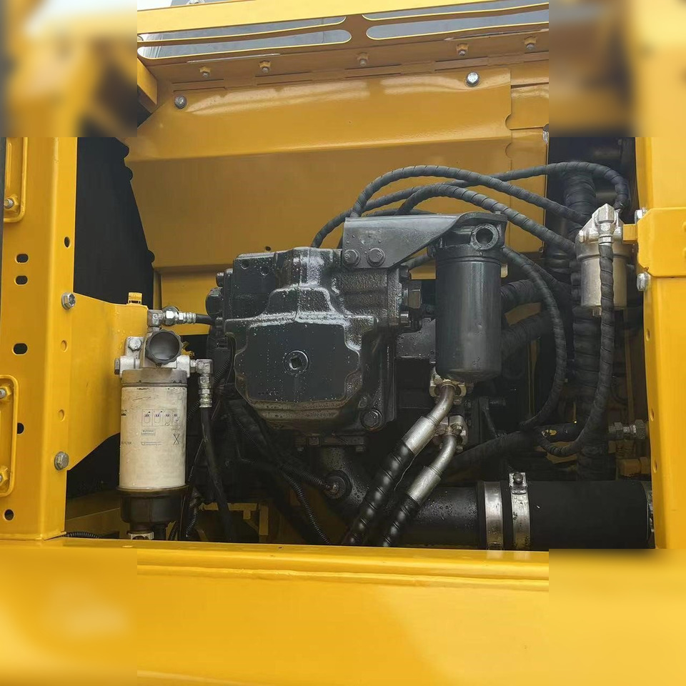 KOMATSU PC240 LC-8 - Máy xúc bánh xích: hình 5 KOMATSU PC240 LC-8 - Máy xúc bánh xích: hình 5