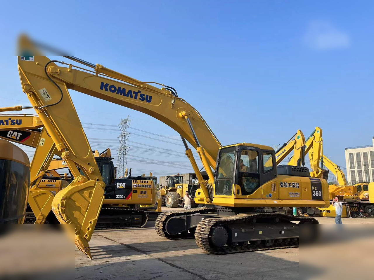 KOMATSU PC350-7 - Máy xúc bánh xích: hình 2 KOMATSU PC350-7 - Máy xúc bánh xích: hình 2