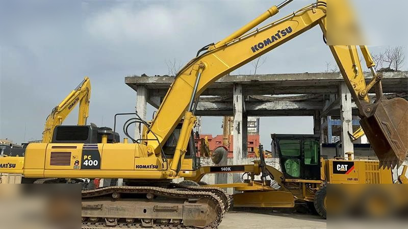 KOMATSU PC400-8 - Máy xúc bánh xích: hình 2 KOMATSU PC400-8 - Máy xúc bánh xích: hình 2