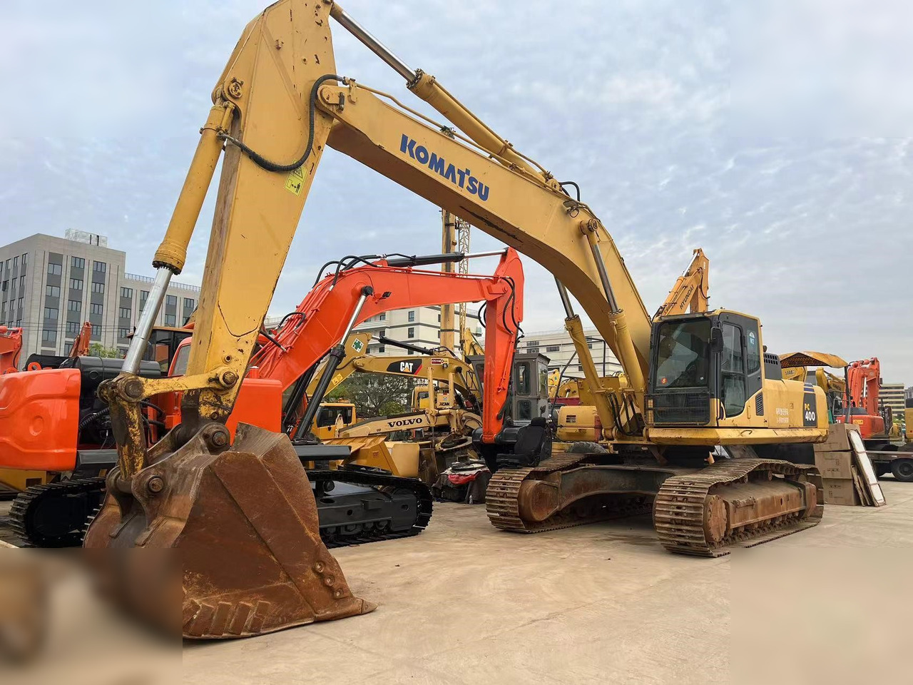 KOMATSU PC400-8 - Máy xúc bánh xích: hình 1 KOMATSU PC400-8 - Máy xúc bánh xích: hình 1