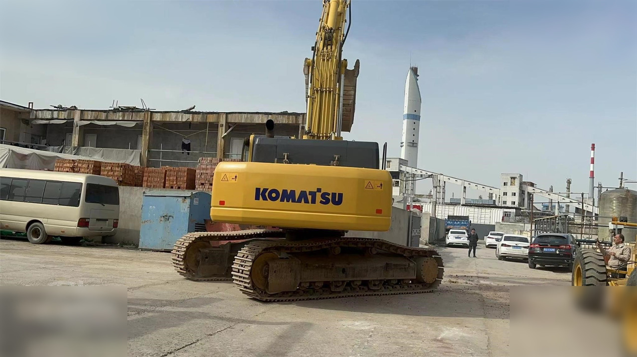 KOMATSU PC400-8 - Máy xúc bánh xích: hình 5 KOMATSU PC400-8 - Máy xúc bánh xích: hình 5