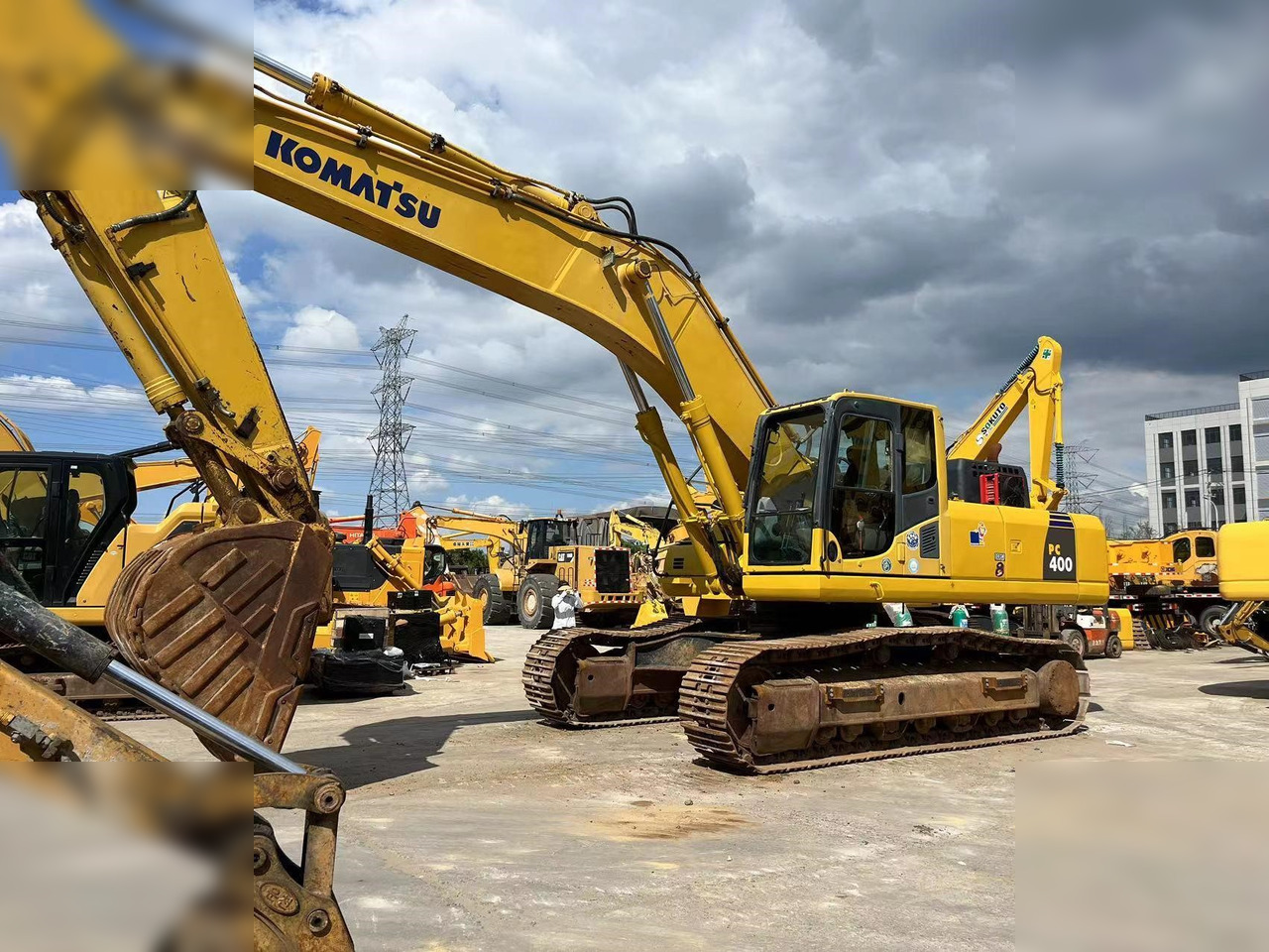 KOMATSU PC400-8R - Máy xúc bánh xích: hình 2 KOMATSU PC400-8R - Máy xúc bánh xích: hình 2