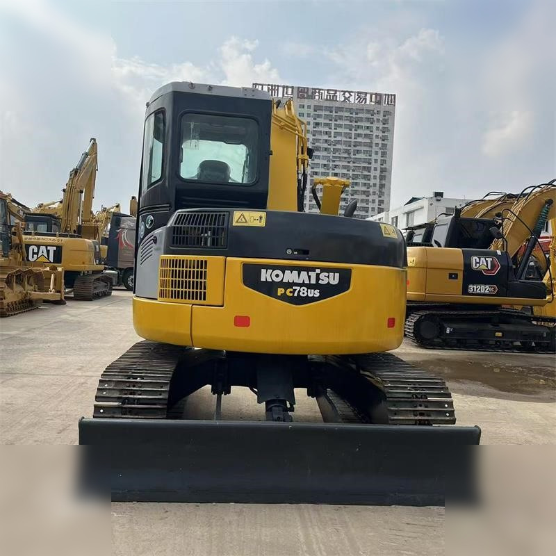 KOMATSU PC78US - Máy xúc bánh xích: hình 4 KOMATSU PC78US - Máy xúc bánh xích: hình 4