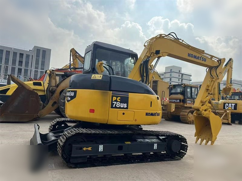 KOMATSU PC78US - Máy xúc bánh xích: hình 2 KOMATSU PC78US - Máy xúc bánh xích: hình 2