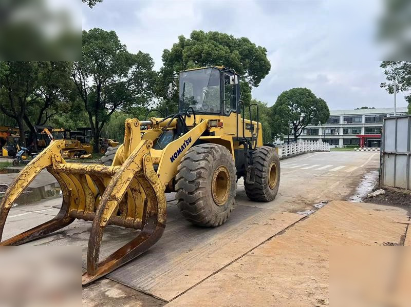 KOMATSU WA320-3 - Máy xúc lật bánh lốp: hình 2 KOMATSU WA320-3 - Máy xúc lật bánh lốp: hình 2