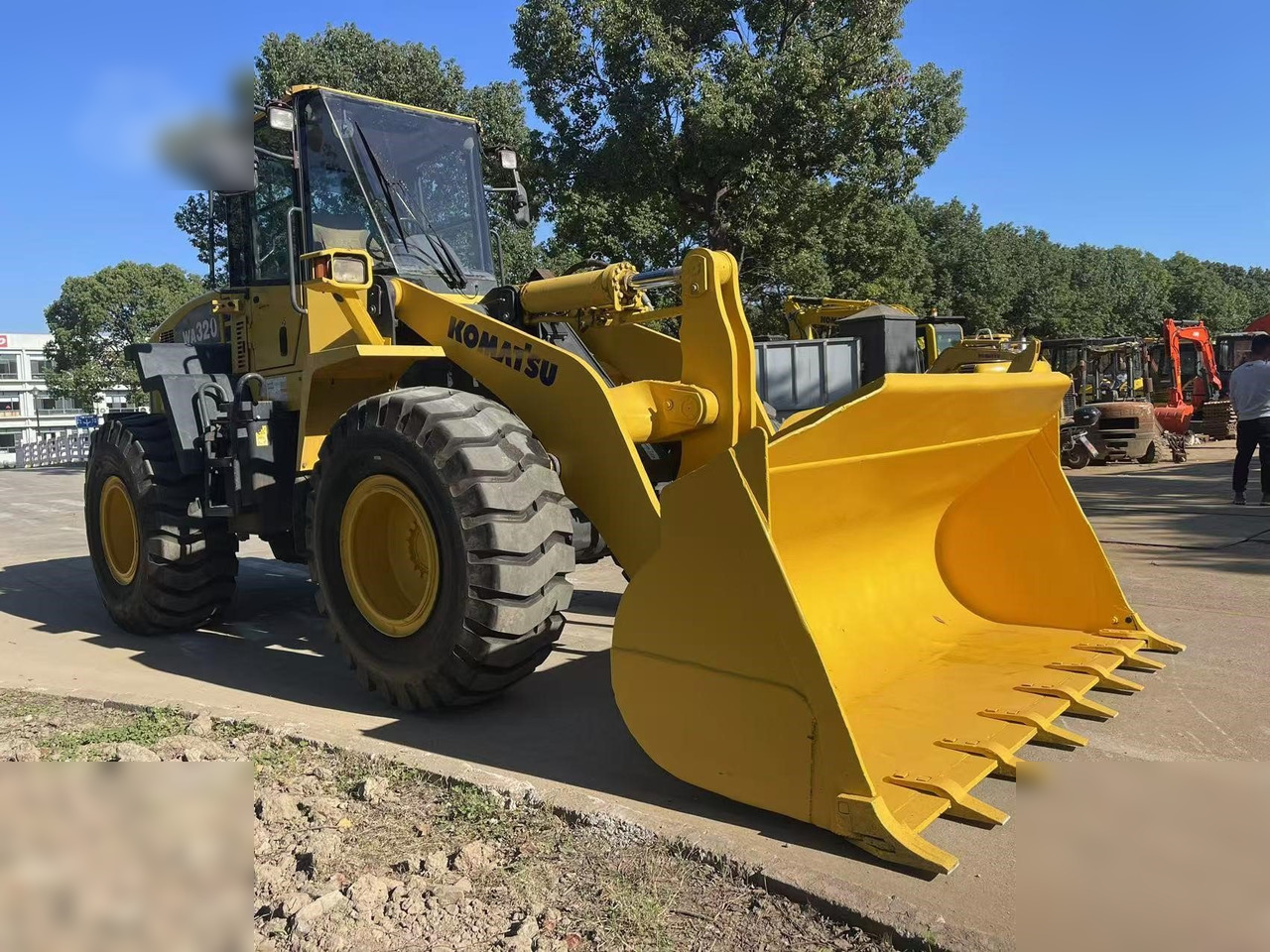 KOMATSU WA320-5 - Máy xúc lật bánh lốp: hình 2 KOMATSU WA320-5 - Máy xúc lật bánh lốp: hình 2