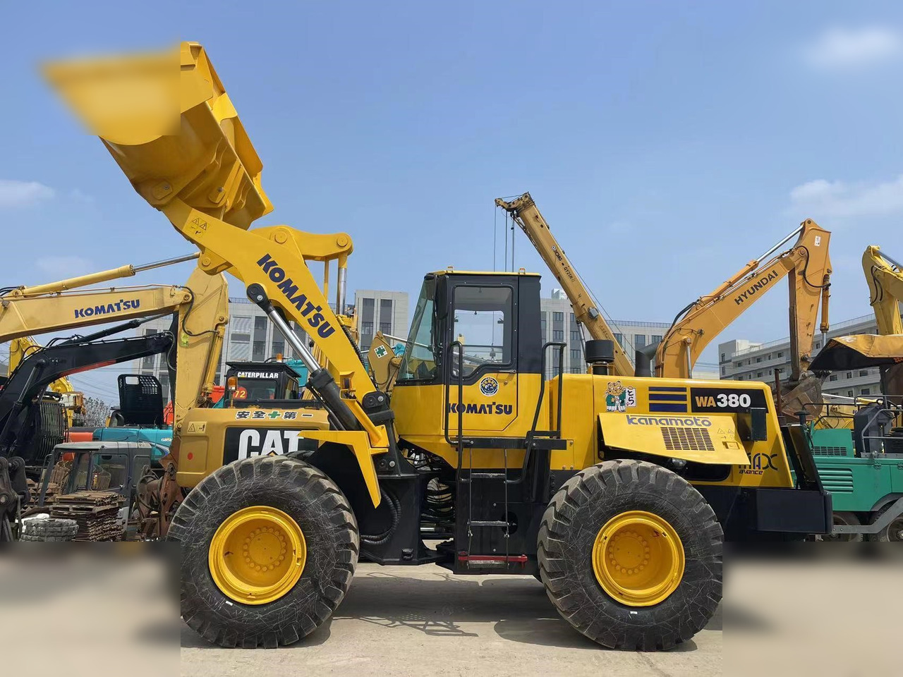KOMATSU WA380-3 - Máy xúc lật bánh lốp: hình 1 KOMATSU WA380-3 - Máy xúc lật bánh lốp: hình 1