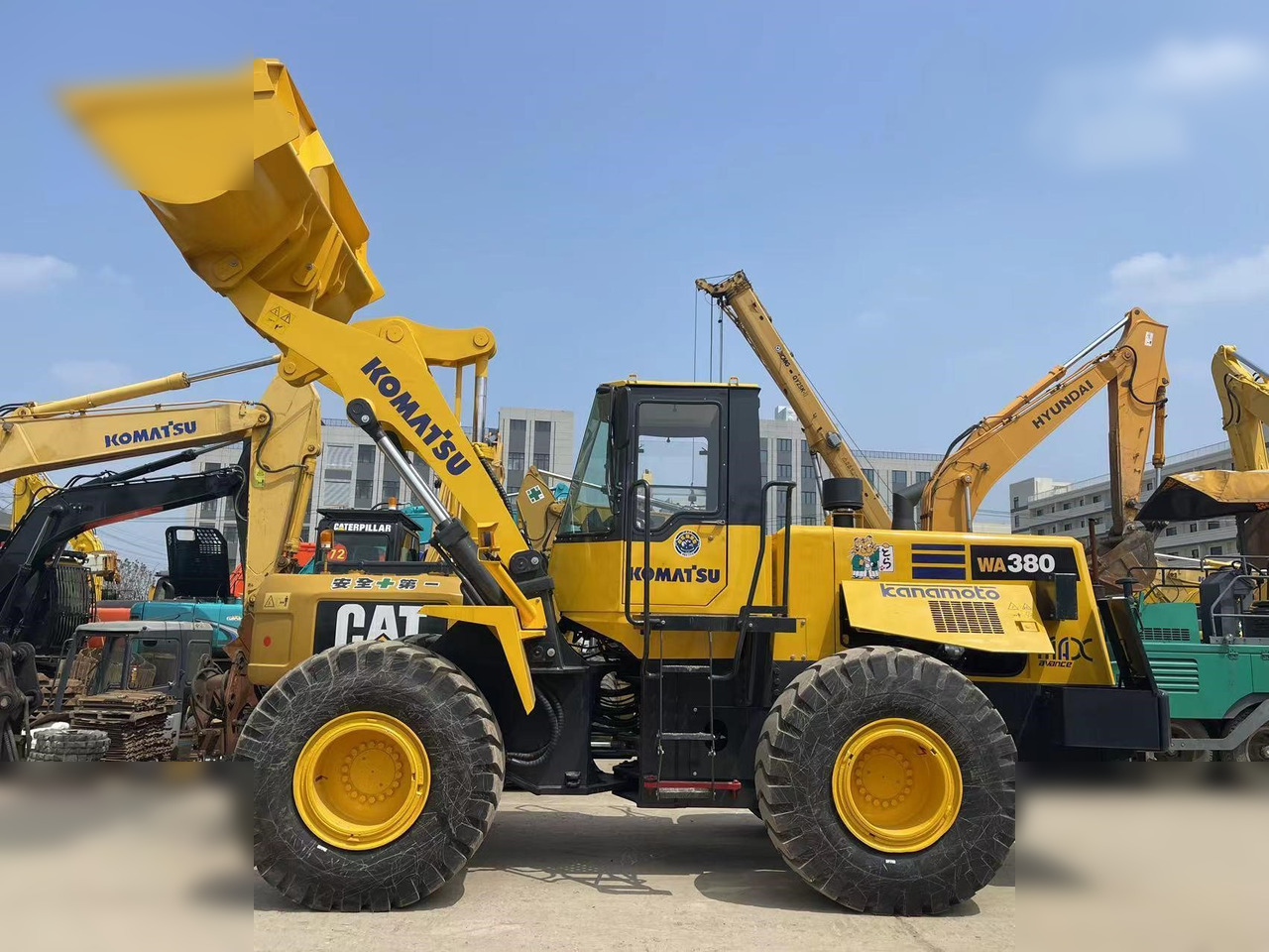 KOMATSU WA380-3 - Máy xúc lật bánh lốp: hình 1 KOMATSU WA380-3 - Máy xúc lật bánh lốp: hình 1