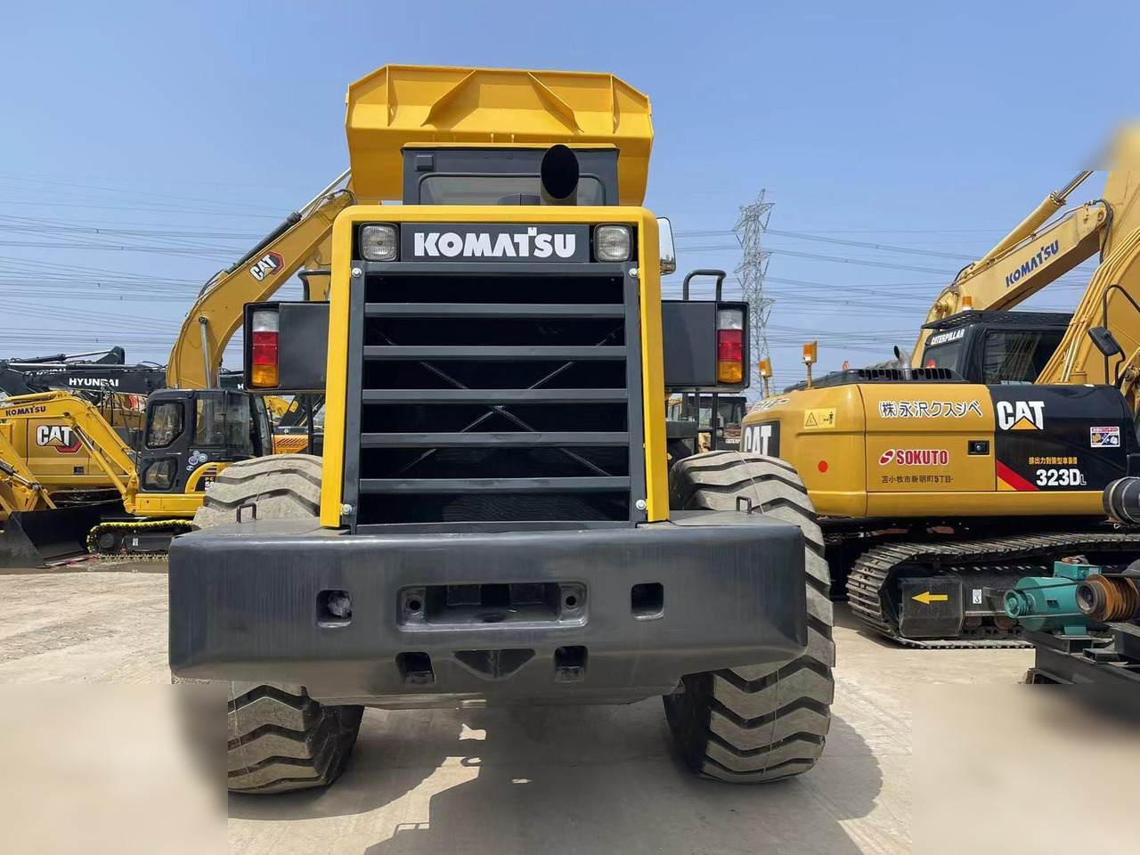KOMATSU WA380-3 - Máy xúc lật bánh lốp: hình 3 KOMATSU WA380-3 - Máy xúc lật bánh lốp: hình 3