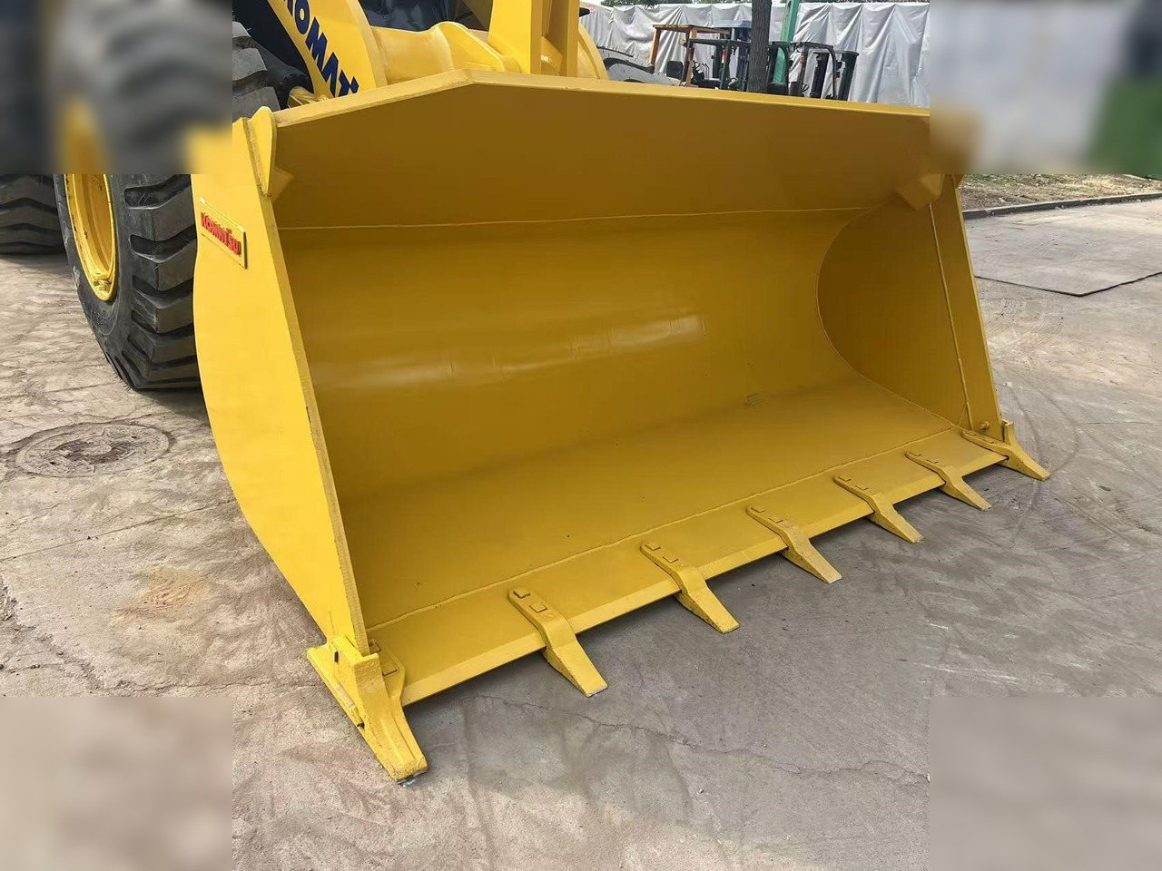 KOMATSU WA380-6 - Máy xúc lật bánh lốp: hình 5 KOMATSU WA380-6 - Máy xúc lật bánh lốp: hình 5