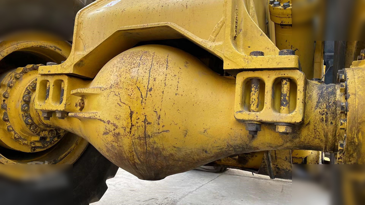 KOMATSU WA600-3 - Máy xúc lật bánh lốp: hình 2 KOMATSU WA600-3 - Máy xúc lật bánh lốp: hình 2