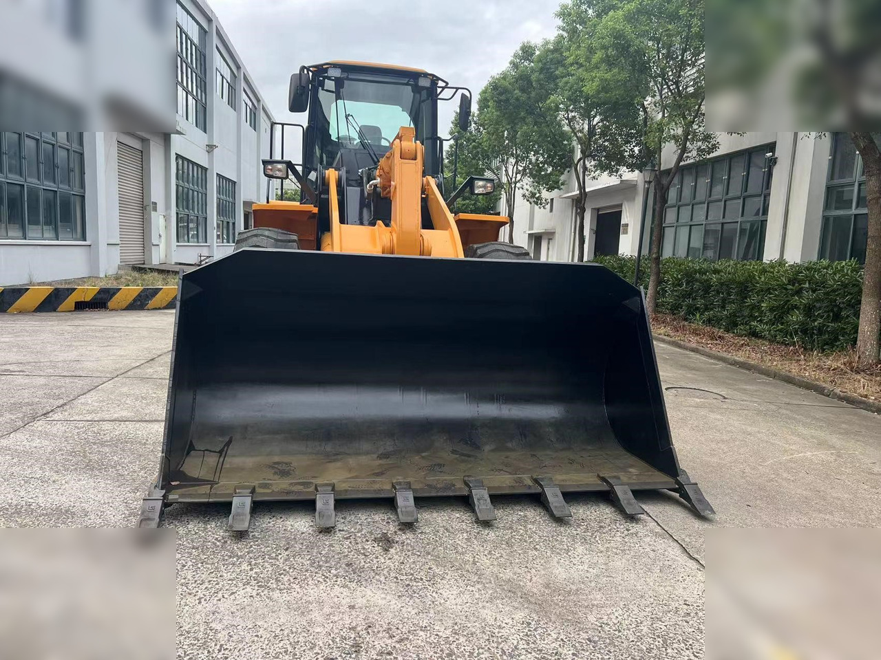 LIUGONG 856H - Máy xúc lật bánh lốp: hình 2 LIUGONG 856H - Máy xúc lật bánh lốp: hình 2