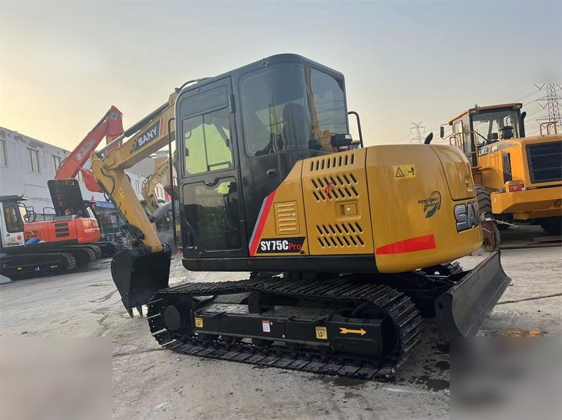 SANY SY75C - Máy xúc bánh xích: hình 2 SANY SY75C - Máy xúc bánh xích: hình 2