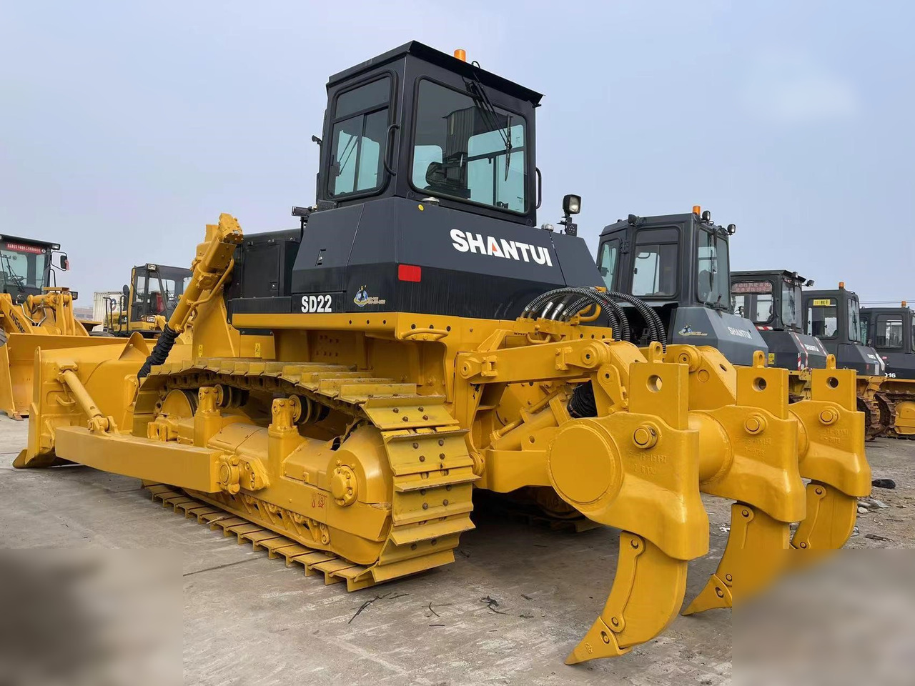 SHANTUI SD22 - Máy ủi: hình 2 SHANTUI SD22 - Máy ủi: hình 2