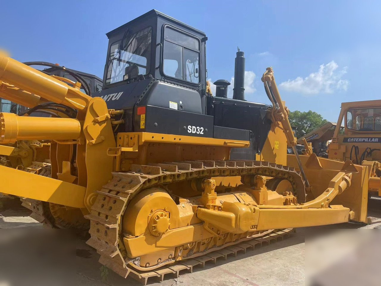 SHANTUI SD32 - Máy ủi: hình 2 SHANTUI SD32 - Máy ủi: hình 2