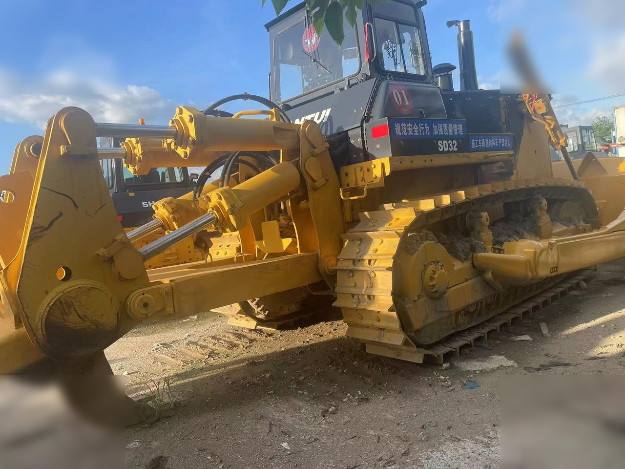 SHANTUI SD32 - Máy ủi: hình 2 SHANTUI SD32 - Máy ủi: hình 2