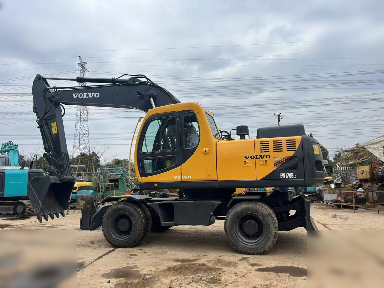 VOLVO EW170 - Máy xúc bánh lốp: hình 1 VOLVO EW170 - Máy xúc bánh lốp: hình 1