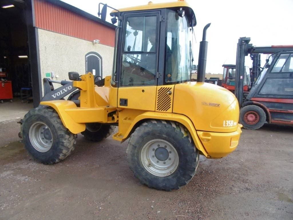 Volvo L 35 - Máy xúc lật bánh lốp: hình 4 Volvo L 35 - Máy xúc lật bánh lốp: hình 4