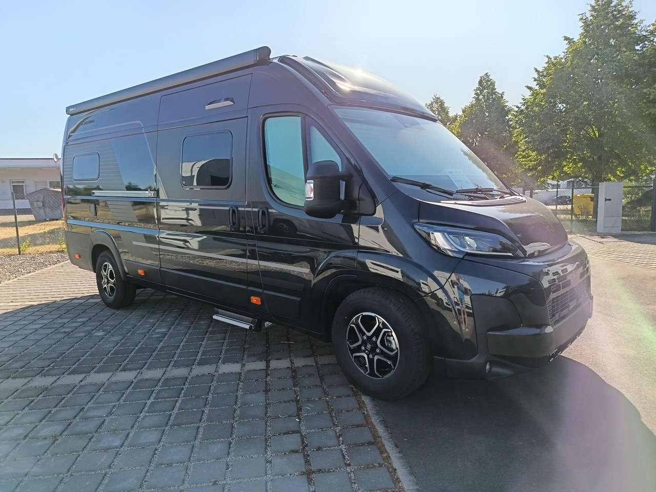 Adria Twin Edition 640 SGX Maxi 132kW*138L KÜHLSCHRANK - Xe van cắm trại: hình 3 Adria Twin Edition 640 SGX Maxi 132kW*138L KÜHLSCHRANK - Xe van cắm trại: hình 3
