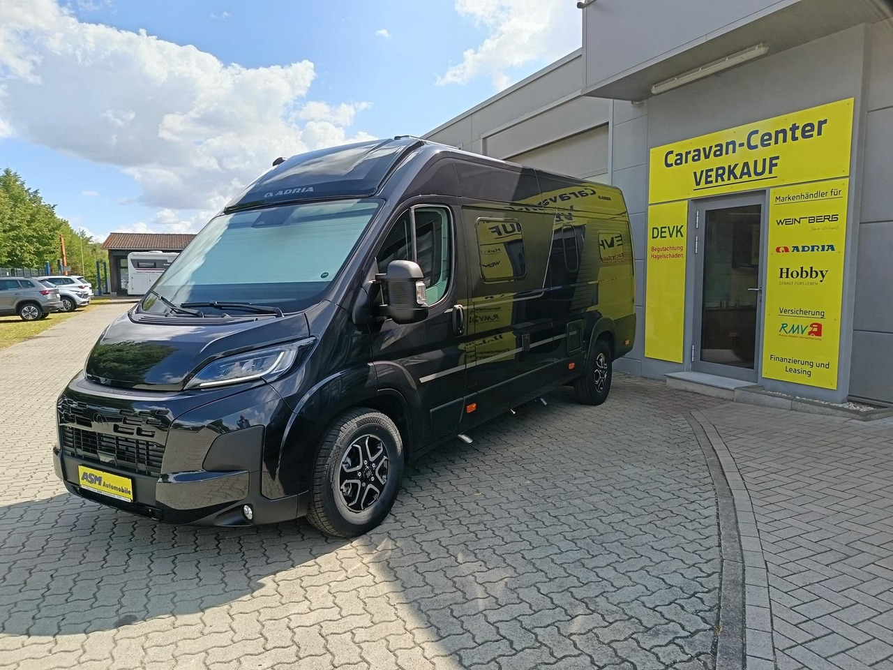 Adria Twin Edition 640 SGX Maxi 132kW*138L KÜHLSCHRANK - Xe van cắm trại: hình 2 Adria Twin Edition 640 SGX Maxi 132kW*138L KÜHLSCHRANK - Xe van cắm trại: hình 2