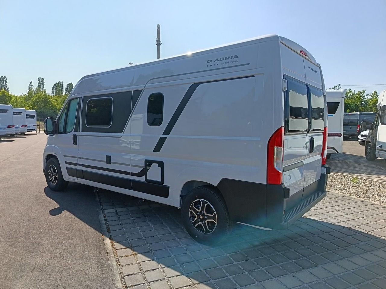 Adria Twin Twin 600 SPB Family*SAFETY+STYLE*DAB*SOFORT - Xe van cắm trại: hình 4 Adria Twin Twin 600 SPB Family*SAFETY+STYLE*DAB*SOFORT - Xe van cắm trại: hình 4