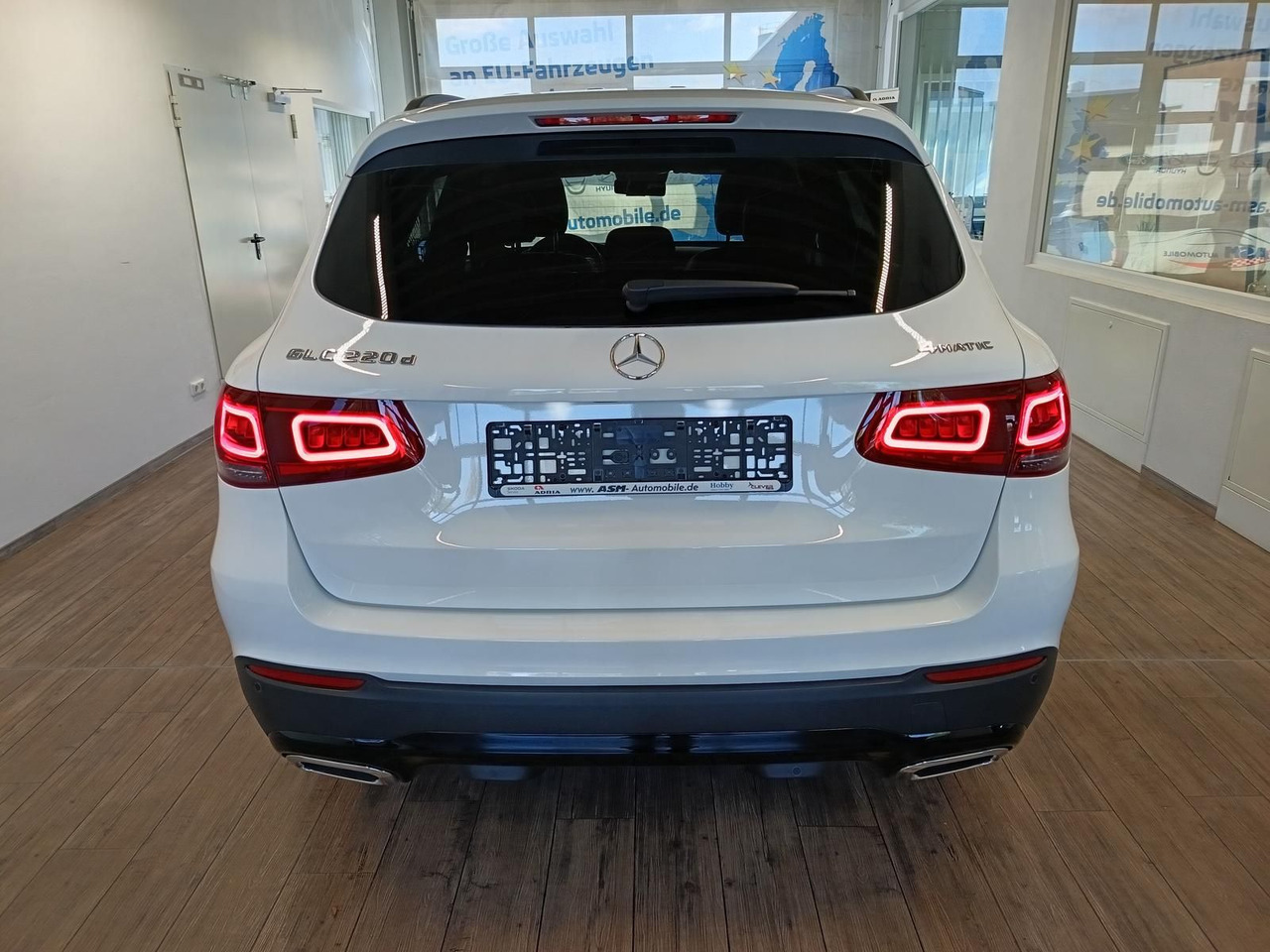 Mercedes-Benz GLC 220d AMG Line 4MATIC*AHK*NAVI*LED*R-KAM*DAB* - SUV: hình 5 Mercedes-Benz GLC 220d AMG Line 4MATIC*AHK*NAVI*LED*R-KAM*DAB* - SUV: hình 5