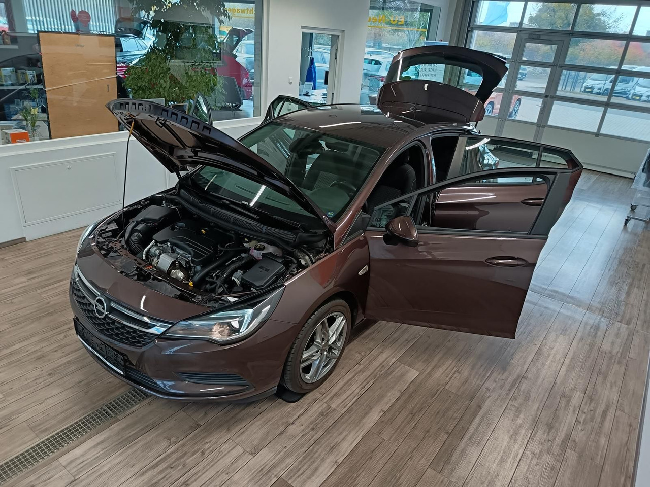 Opel Astra K Lim. 1,0 TURBO 77 kW*TEMP*KLIMA*PDC*SHZ* - Sedan: hình 2 Opel Astra K Lim. 1,0 TURBO 77 kW*TEMP*KLIMA*PDC*SHZ* - Sedan: hình 2