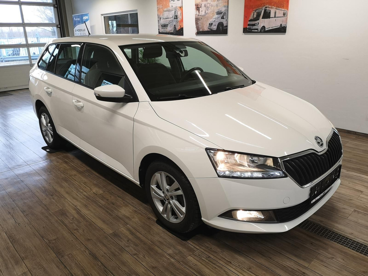 Skoda Fabia Combi Ambition 1.0TSI 81kW+R-KAM+PDC+KLIMA - Xe hơi: hình 2 Skoda Fabia Combi Ambition 1.0TSI 81kW+R-KAM+PDC+KLIMA - Xe hơi: hình 2