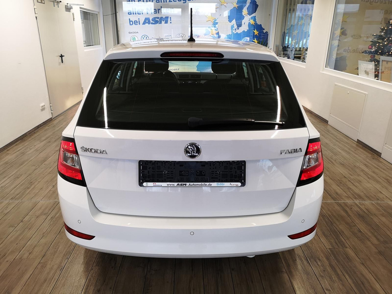 Skoda Fabia Combi Ambition 1.0TSI 81kW+R-KAM+PDC+KLIMA - Xe hơi: hình 4 Skoda Fabia Combi Ambition 1.0TSI 81kW+R-KAM+PDC+KLIMA - Xe hơi: hình 4