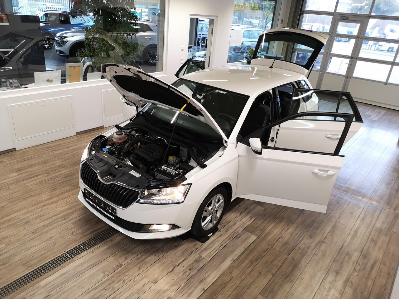 Skoda Fabia Combi Ambition 1.0TSI 81kW+R-KAM+PDC+KLIMA - Xe hơi: hình 5 Skoda Fabia Combi Ambition 1.0TSI 81kW+R-KAM+PDC+KLIMA - Xe hơi: hình 5