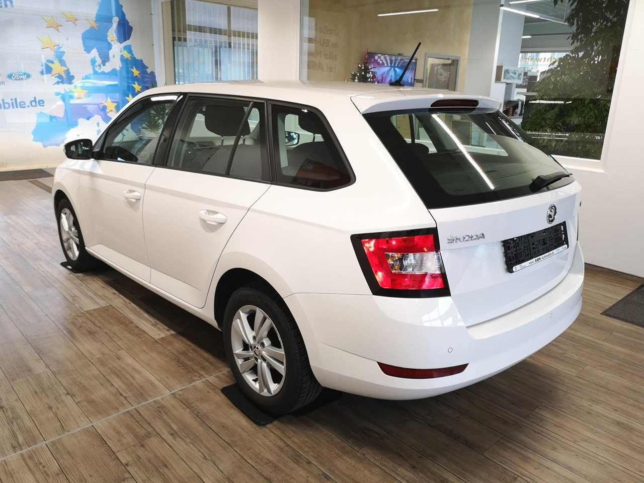 Skoda Fabia Combi Ambition 1.0TSI 81kW+R-KAM+PDC+KLIMA - Xe hơi: hình 3 Skoda Fabia Combi Ambition 1.0TSI 81kW+R-KAM+PDC+KLIMA - Xe hơi: hình 3