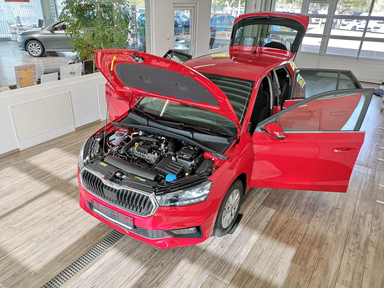 Skoda Fabia Selection 1,0TSIDSG+AHK-VORBER+LED+DAB+SHZ - Sedan: hình 5 Skoda Fabia Selection 1,0TSIDSG+AHK-VORBER+LED+DAB+SHZ - Sedan: hình 5