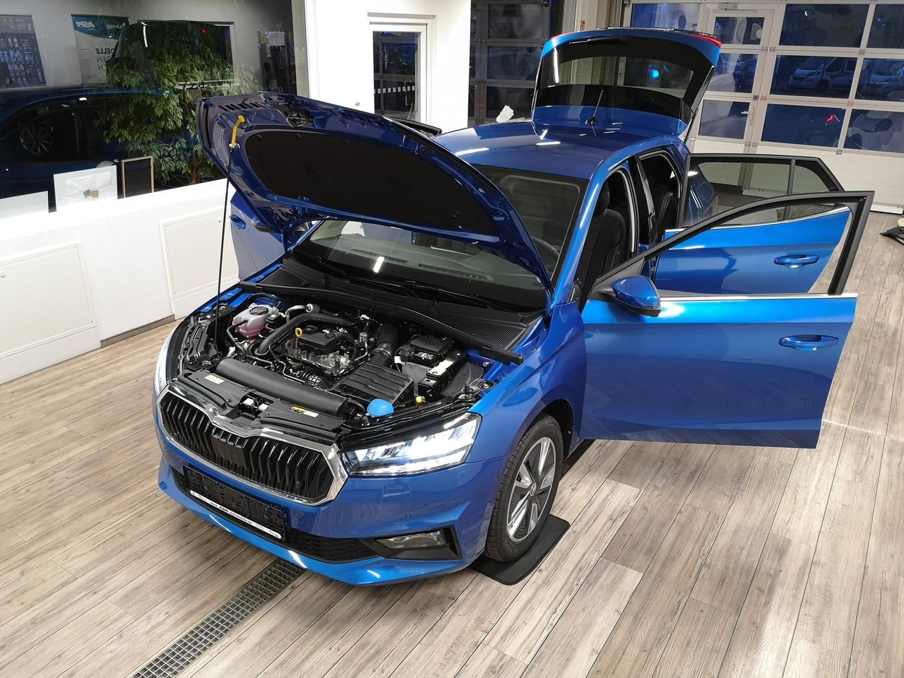 Skoda Fabia Style 1,0TSI 81 kW+R-KAM+2xPDC+LED+DAB+SHZ - Sedan: hình 5 Skoda Fabia Style 1,0TSI 81 kW+R-KAM+2xPDC+LED+DAB+SHZ - Sedan: hình 5