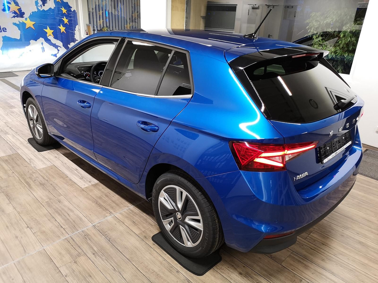 Skoda Fabia Style 1,0TSI 81 kW+R-KAM+2xPDC+LED+DAB+SHZ - Sedan: hình 3 Skoda Fabia Style 1,0TSI 81 kW+R-KAM+2xPDC+LED+DAB+SHZ - Sedan: hình 3