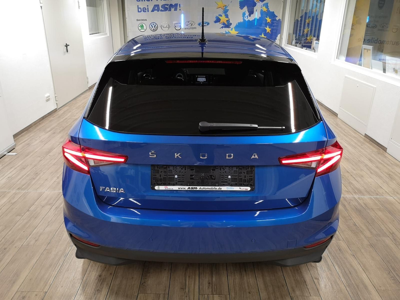 Skoda Fabia Style 1,0TSI 81 kW+R-KAM+2xPDC+LED+DAB+SHZ - Sedan: hình 4 Skoda Fabia Style 1,0TSI 81 kW+R-KAM+2xPDC+LED+DAB+SHZ - Sedan: hình 4
