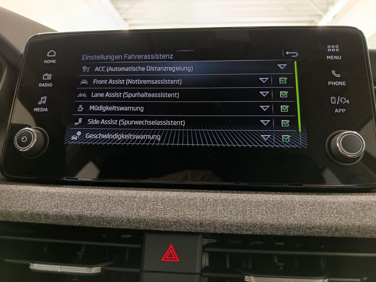 SUV Skoda Kamiq 130 Jahre 1,5TSI DSG*AHK*ACC*LED*R-KAM*PDC: hình 14 SUV Skoda Kamiq 130 Jahre 1,5TSI DSG*AHK*ACC*LED*R-KAM*PDC: hình 14