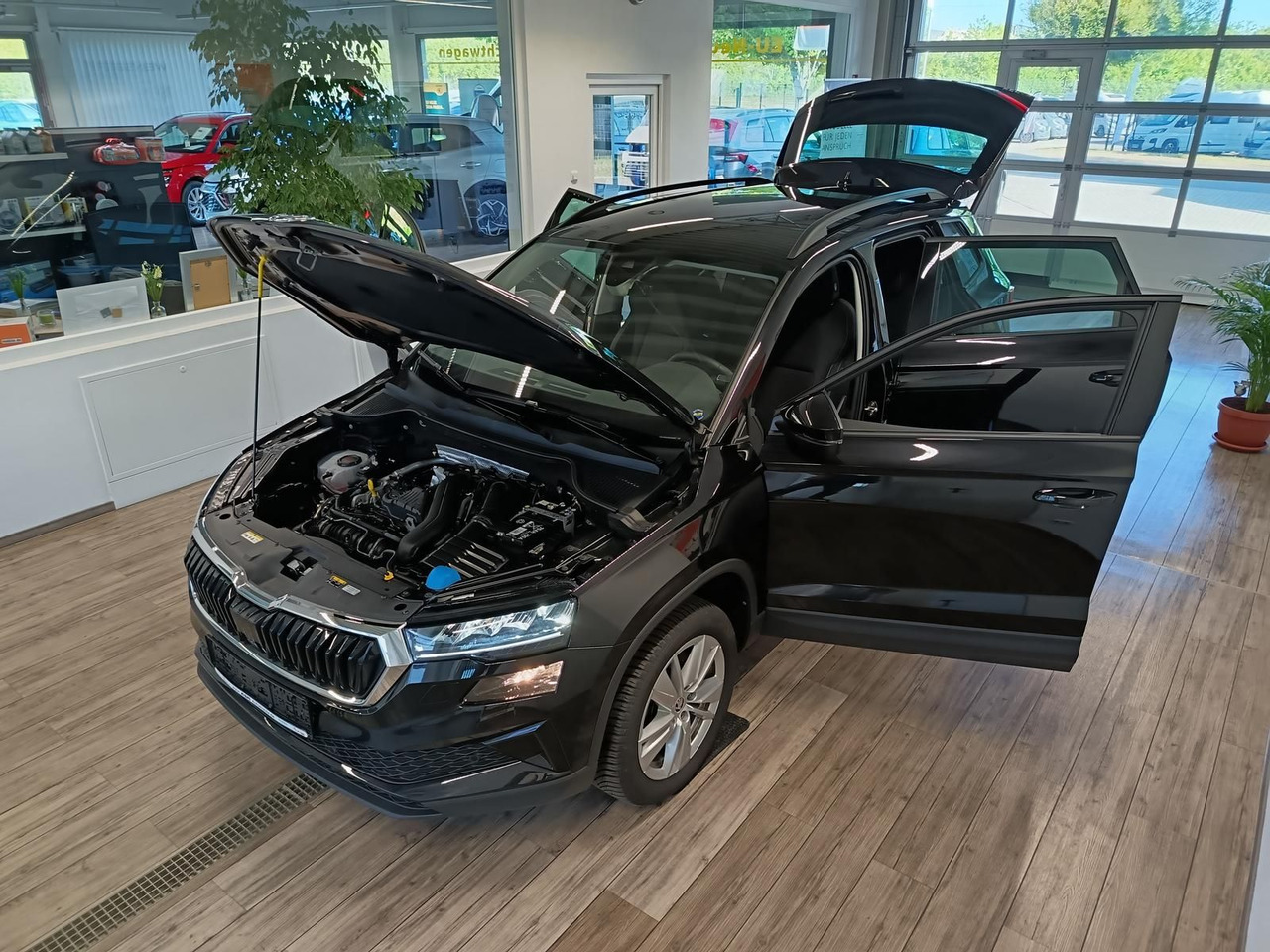 Skoda Karoq Selection 1,5TSI*NAVI*AHK-VORBER*LED*R-KAM - SUV: hình 2 Skoda Karoq Selection 1,5TSI*NAVI*AHK-VORBER*LED*R-KAM - SUV: hình 2