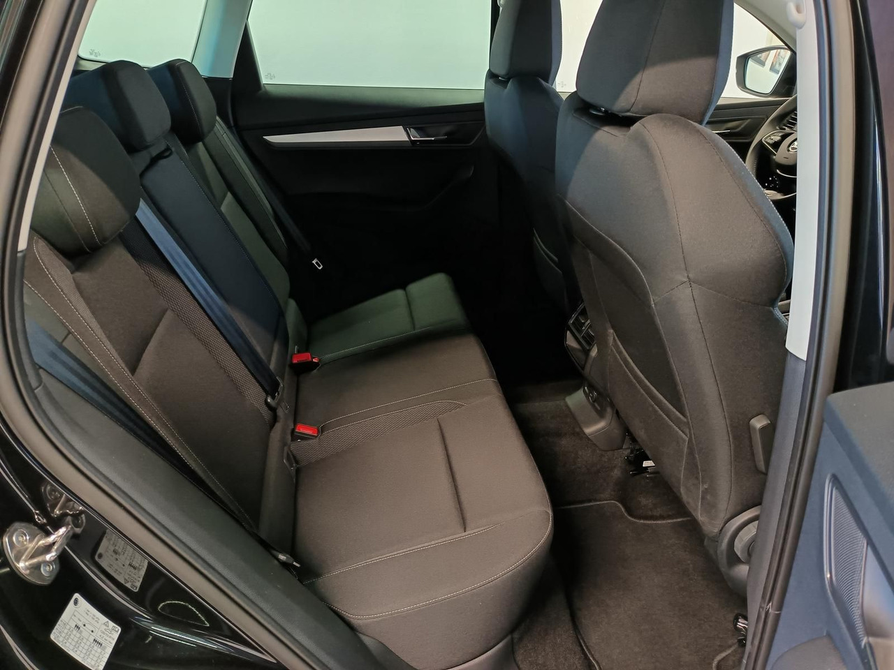 SUV Skoda Karoq Selection 1,5TSI*NAVI*AHK-VORBER*LED*R-KAM: hình 18