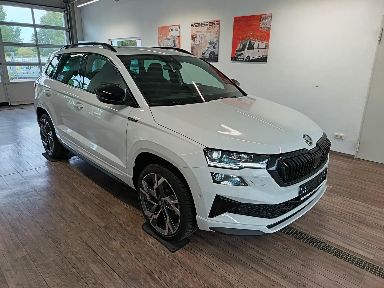 Skoda Karoq Sportline 1,5 TSI DSG*AHK*PSD*STD.HZG*NAVI - SUV: hình 3 Skoda Karoq Sportline 1,5 TSI DSG*AHK*PSD*STD.HZG*NAVI - SUV: hình 3
