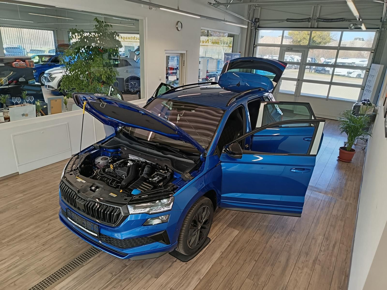 Skoda Karoq Sportline 1,5TSI DSG*AHK*360°*5J.GARANTIE* - SUV: hình 2 Skoda Karoq Sportline 1,5TSI DSG*AHK*360°*5J.GARANTIE* - SUV: hình 2