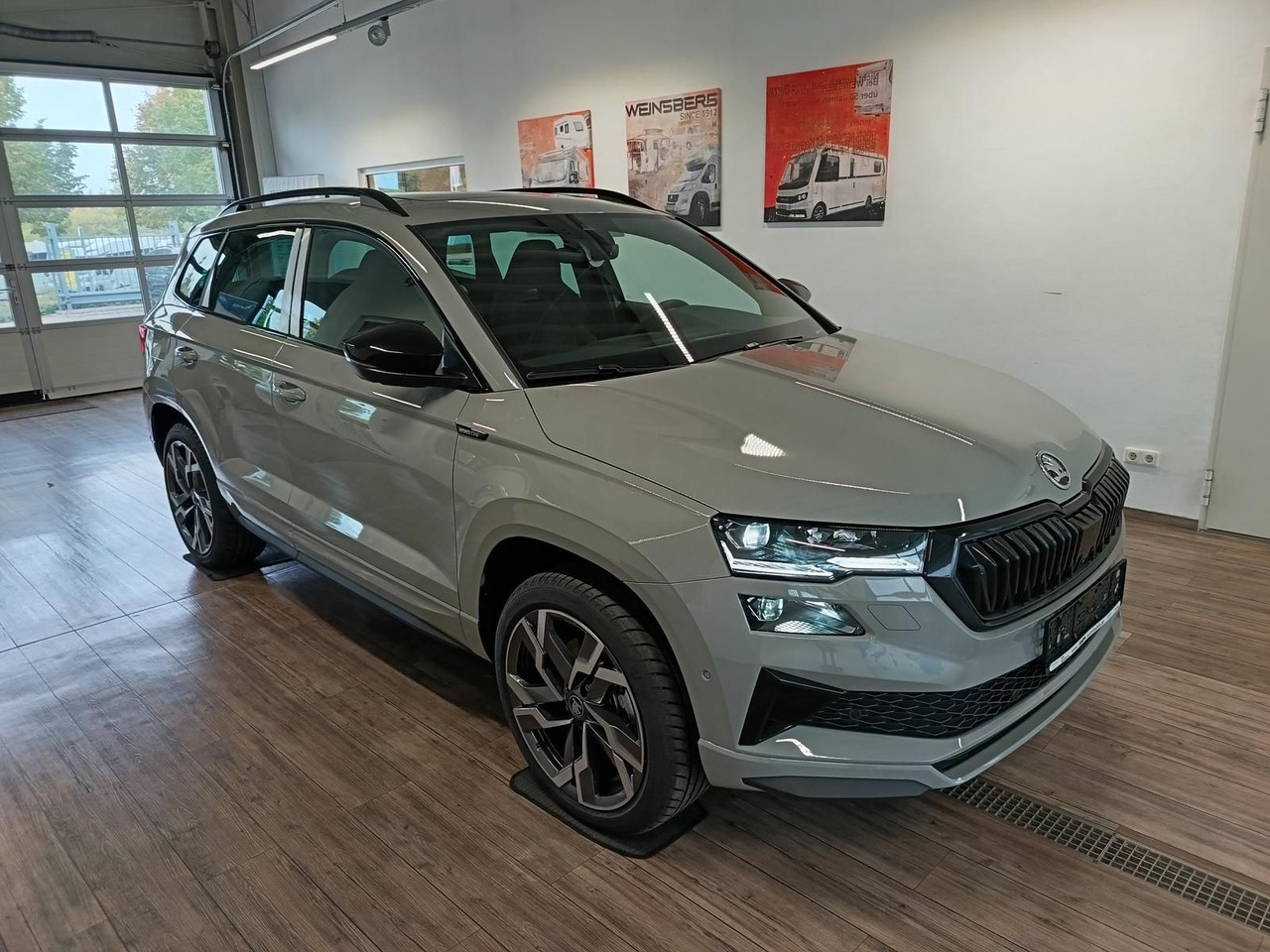 Skoda Karoq Sportline 2,0 TDI DSG 4x4*AHK*PSD*STD.HZG* - SUV: hình 3 Skoda Karoq Sportline 2,0 TDI DSG 4x4*AHK*PSD*STD.HZG* - SUV: hình 3