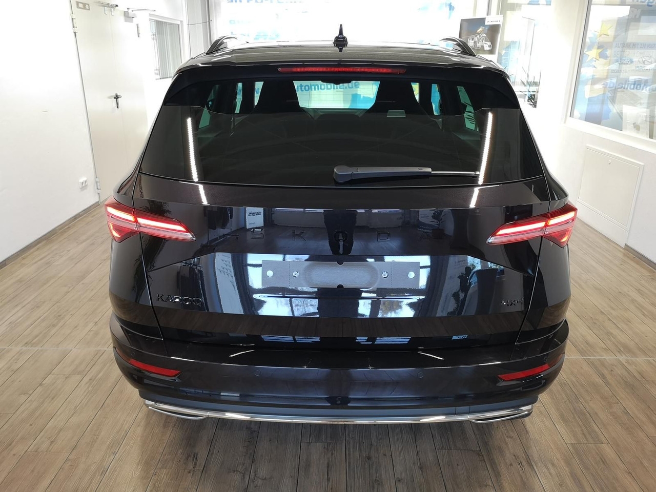 Skoda Karoq Sportline 2,0TDI DSG 4x4*PSD*AHK*360°*NAVI - SUV: hình 5 Skoda Karoq Sportline 2,0TDI DSG 4x4*PSD*AHK*360°*NAVI - SUV: hình 5