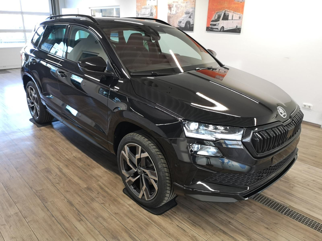 Skoda Karoq Sportline 2,0TDI DSG 4x4*PSD*AHK*360°*NAVI - SUV: hình 3 Skoda Karoq Sportline 2,0TDI DSG 4x4*PSD*AHK*360°*NAVI - SUV: hình 3